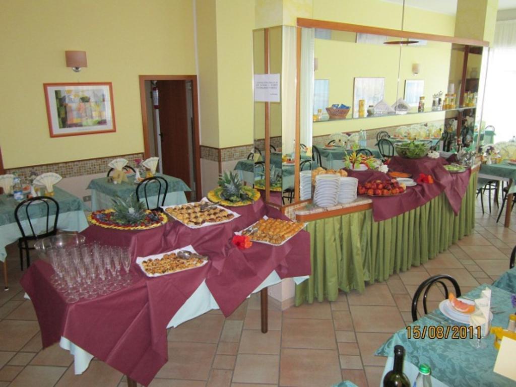 Hotel Villa Domiziana Rimini Dış mekan fotoğraf